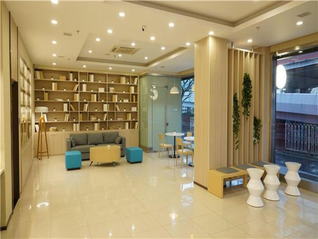 Hanting Zhenping Road Railway Station New 2* Shanghai