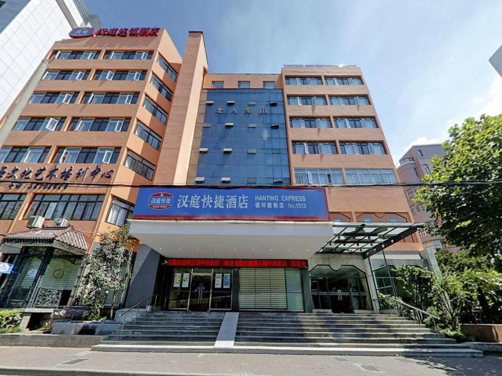 Hanting Zhenping Road Railway Station New Shanghai