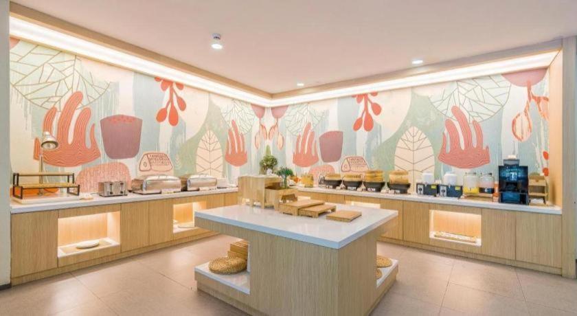 Hanting Zhenping Road Railway Station New Hotel