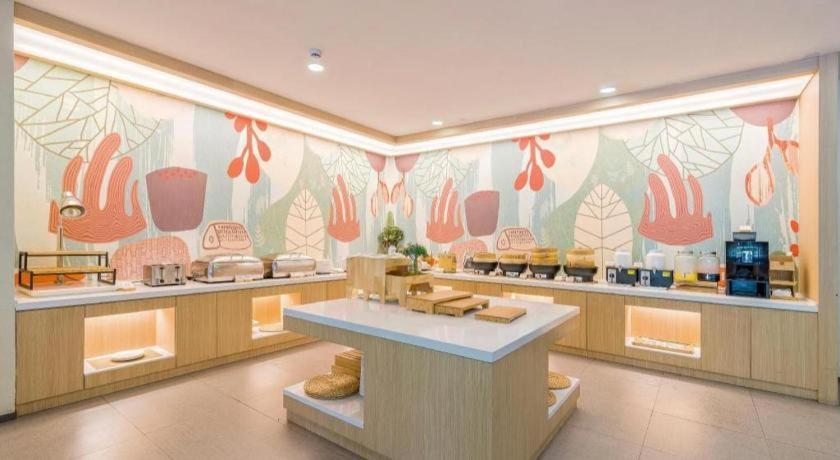 Hanting Zhenping Road Railway Station New Hotel