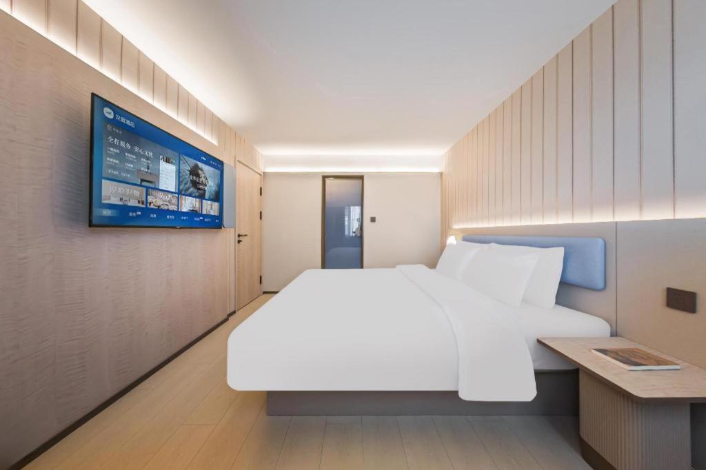 Hanting Zhenping Road Railway Station New 2*
