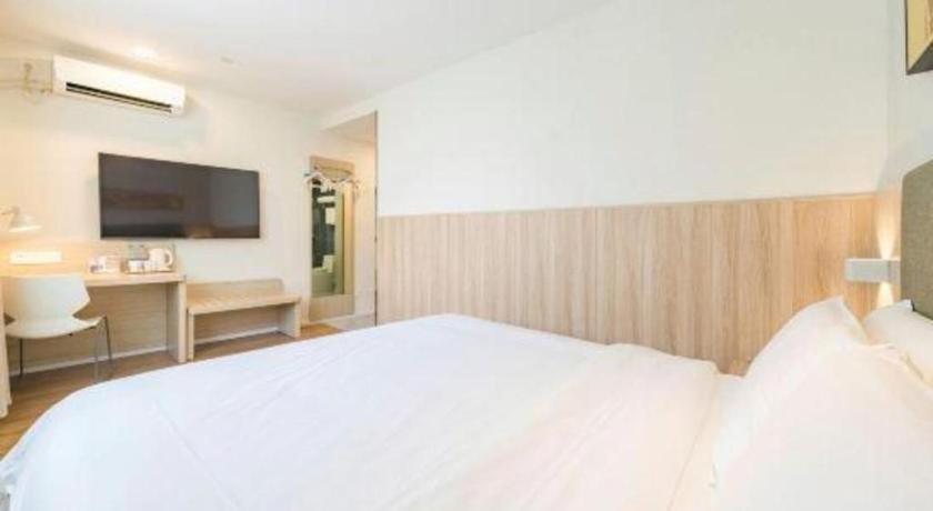 Hanting Zhenping Road Railway Station New Hotel Shanghai