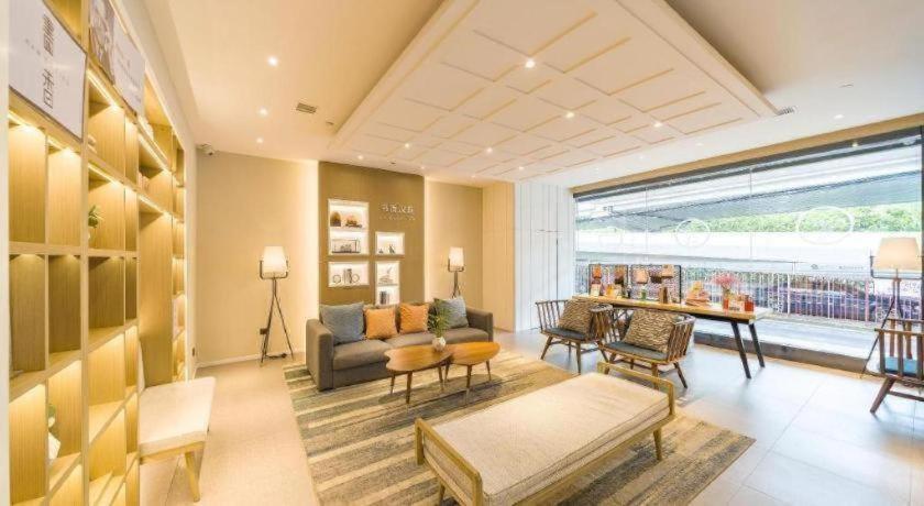 Hanting Zhenping Road Railway Station New Hotel